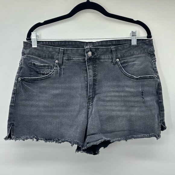 Time & Tru Black High Rise Mildly Distressed Jean Shorts Size 16 - Picture 1 of 3